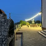 Tiara Guest house *