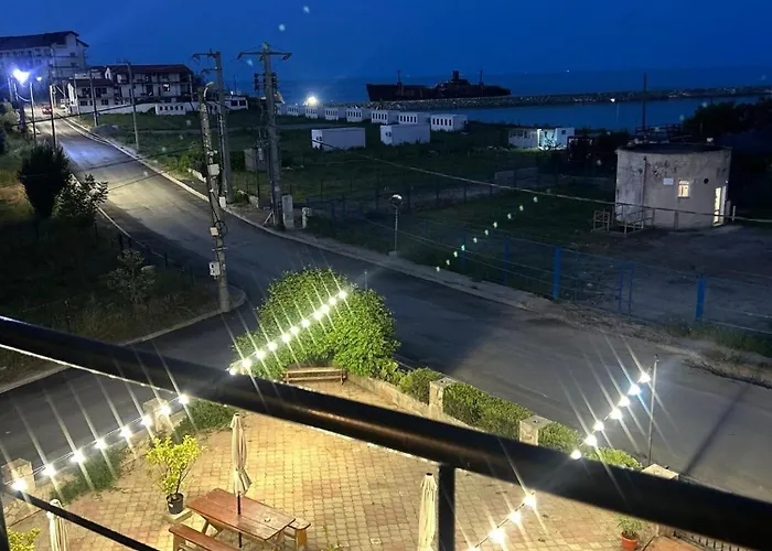 Tiara 科斯蒂内什蒂