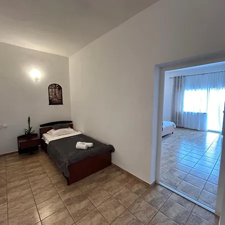 Tiara Guest house *